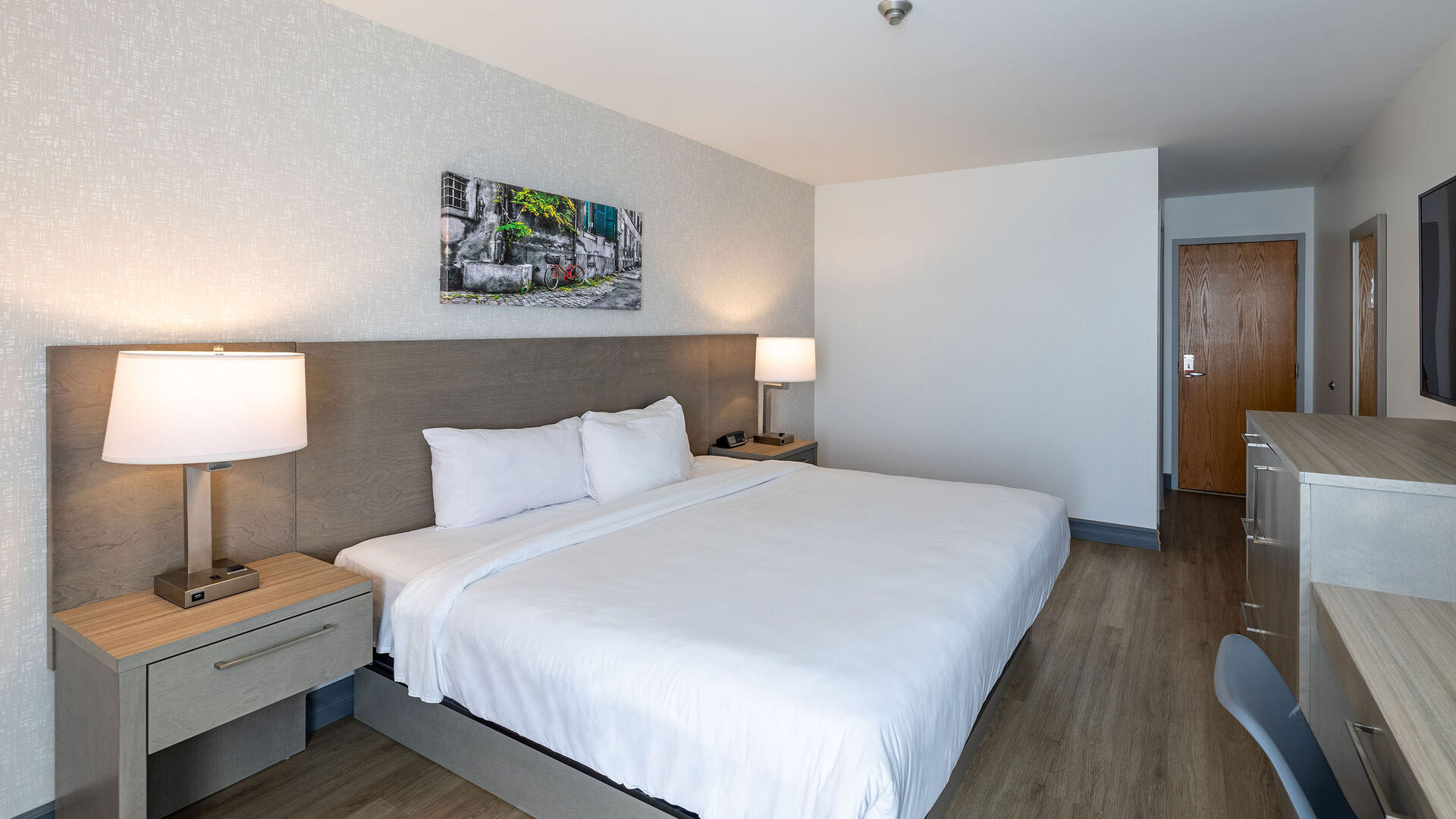 Room with 1 King Bed and Exterior Door
